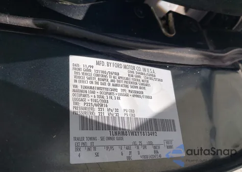 2000 Lincoln Town Car Executive from USA, damaged, VIN 1LNHM81WXYY813492